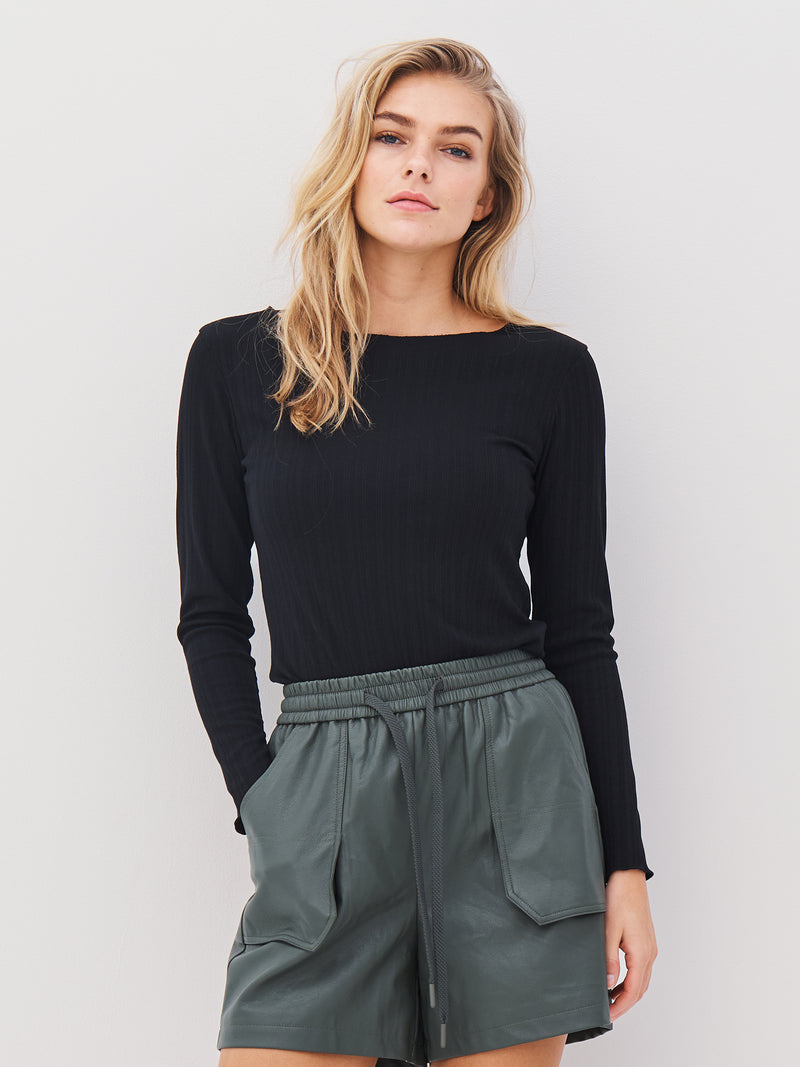 NÜ ABIHA T-shirt Tops en t-shirts Zwart