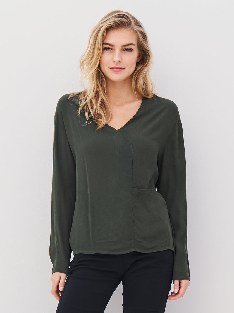 NÜ ANNI V-hals blouse Blouses 385 Dark Green