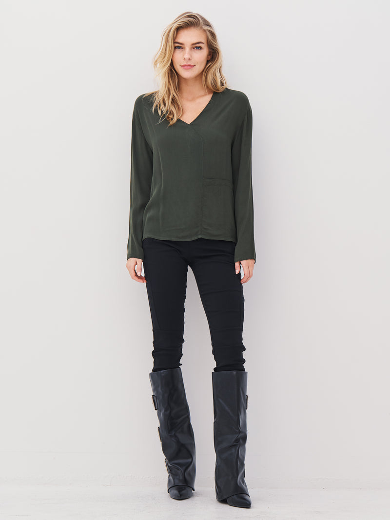 NÜ ANNI V-hals blouse Blouses 385 Dark Green