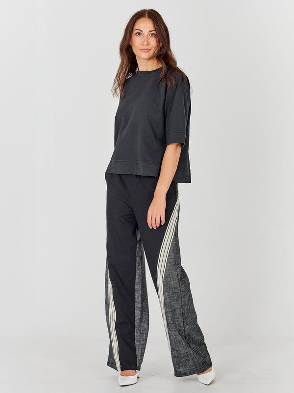 NÜ Alma Sweat Blouses Zwart