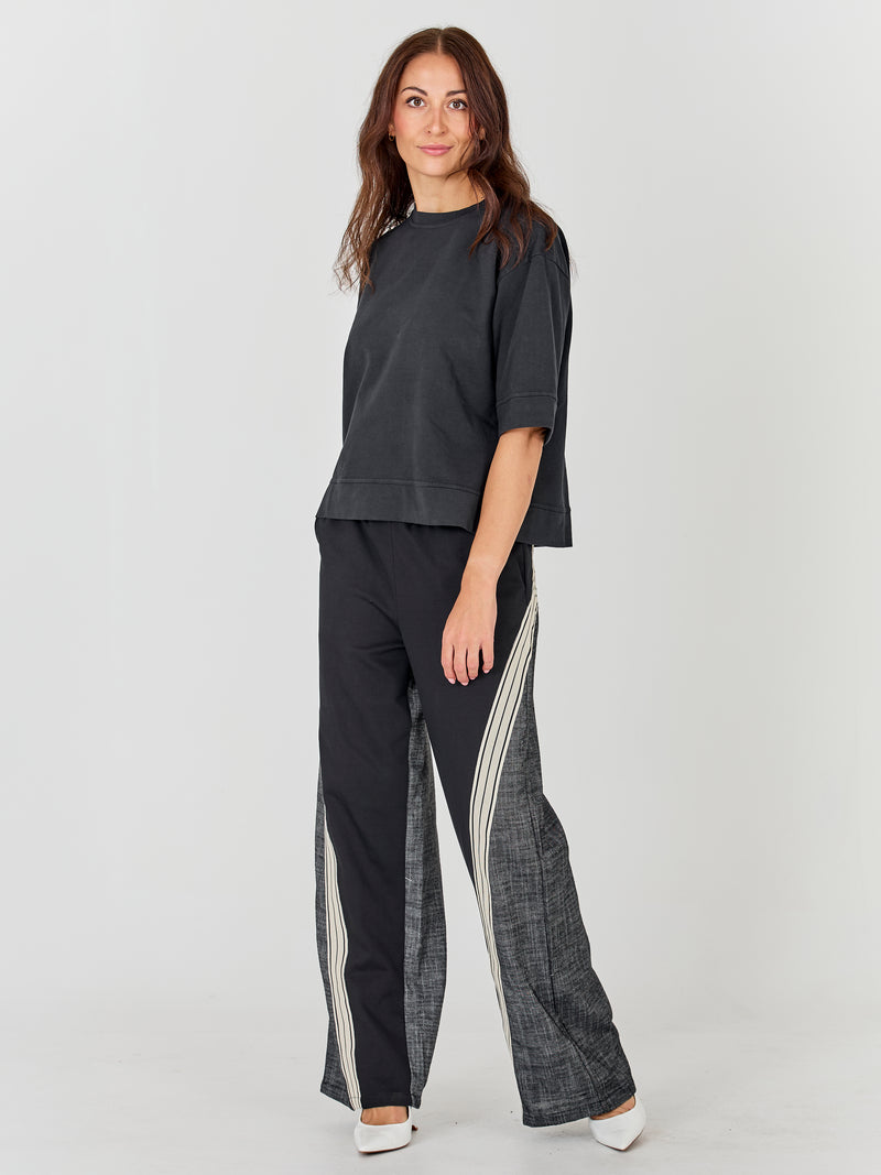 NÜ Alma Sweat Blouses Zwart