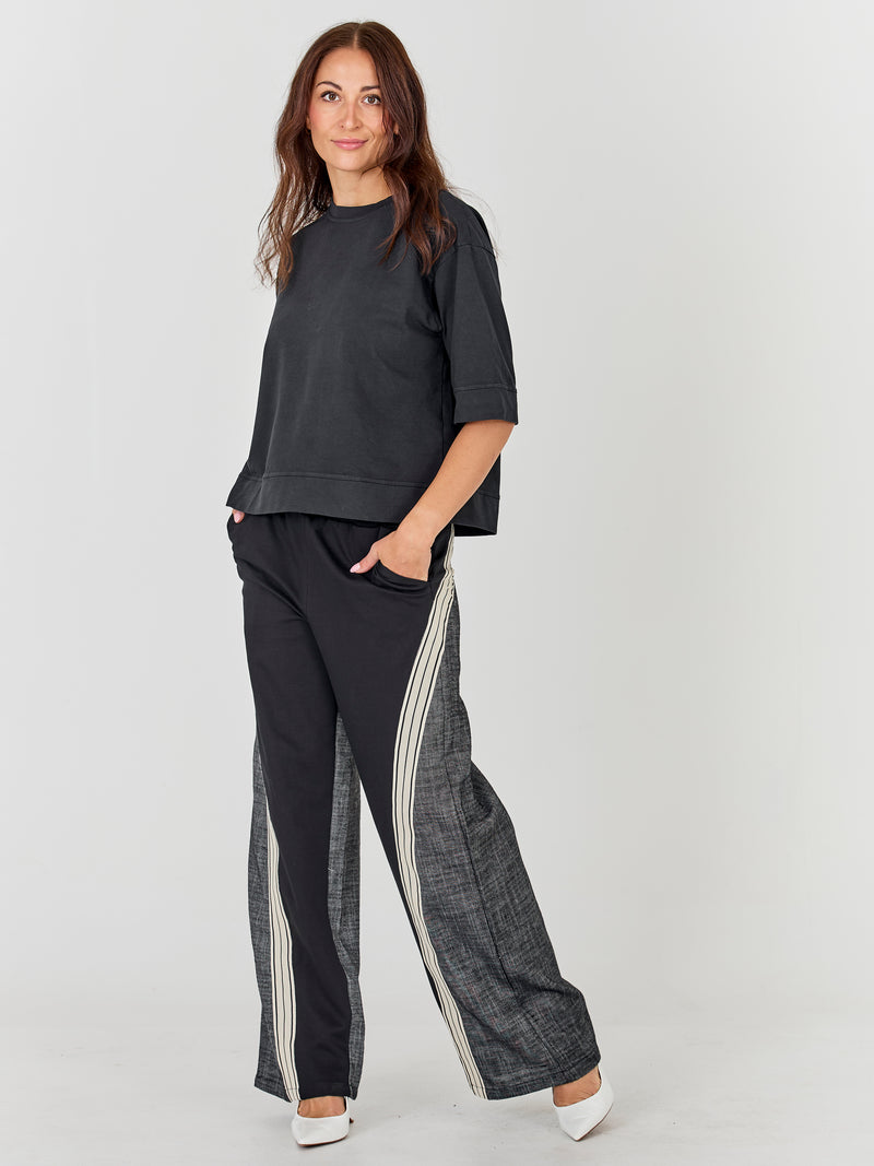 NÜ Alma Sweat Blouses Zwart
