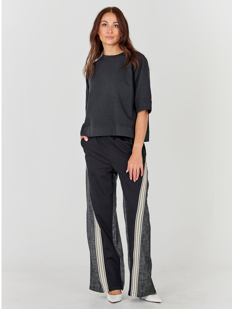 NÜ Alma Sweat Blouses Zwart