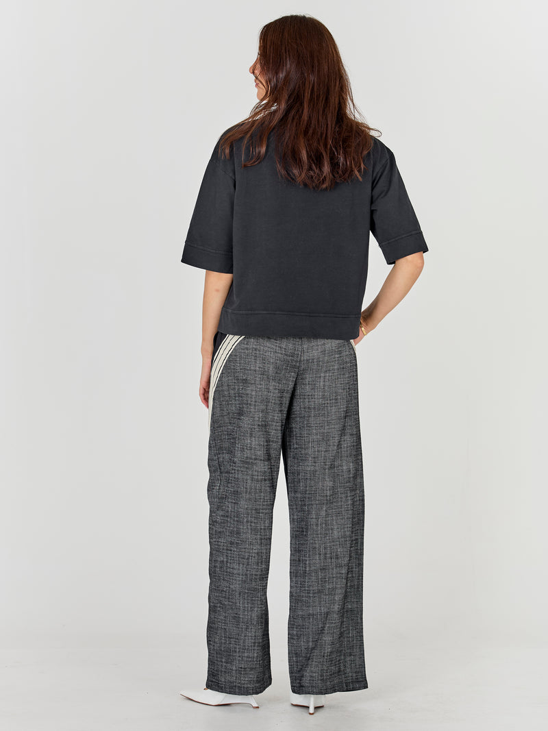 NÜ Alma Sweat Blouses Zwart