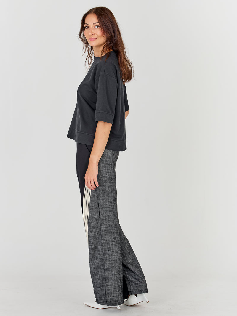 NÜ Alma Sweat Blouses Zwart