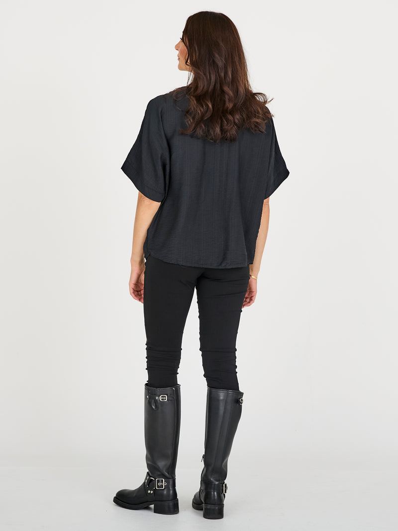 NÜ CINDA blouse Tops en t-shirts Zwart
