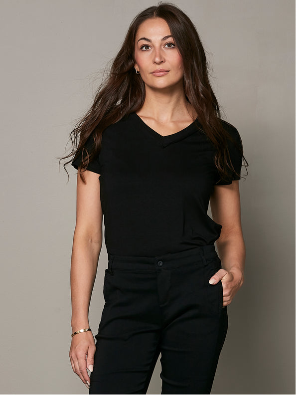 NÜ RUTH T-shirt Tops en t-shirts Zwart