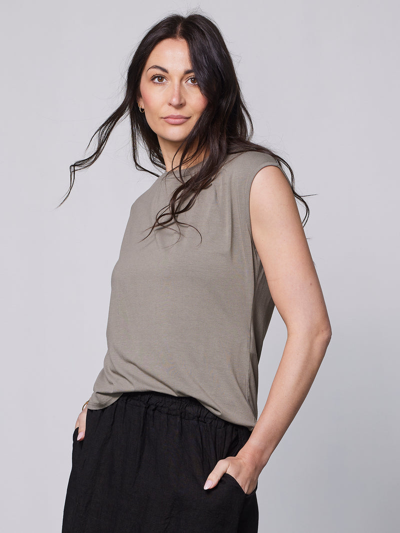 NÜ YASMI top Tops en t-shirts 230 Mud