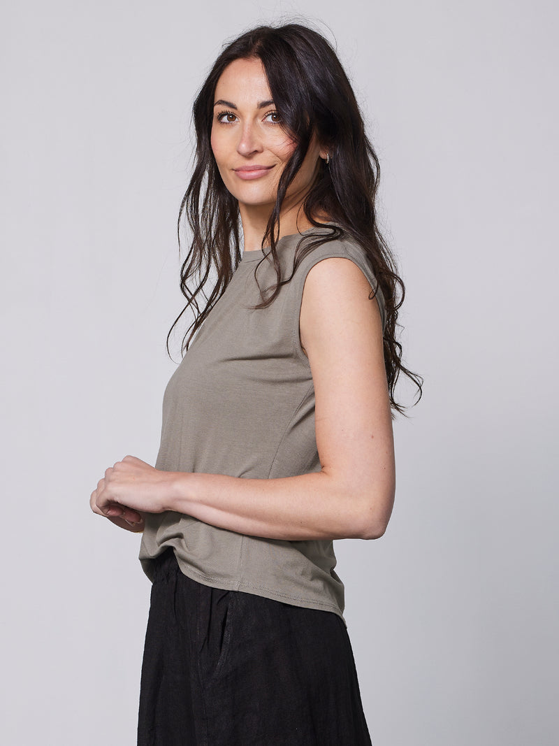 NÜ YASMI top Tops en t-shirts 230 Mud