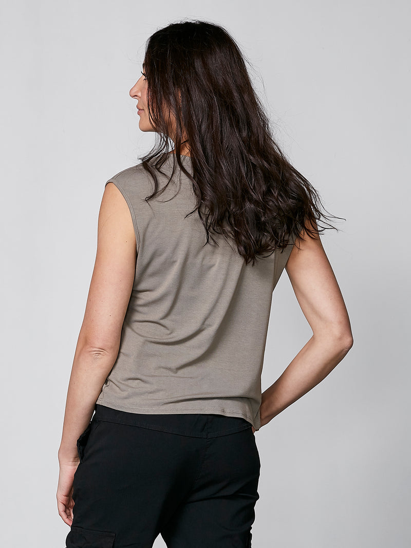 NÜ YASMI top Tops en t-shirts 230 Mud